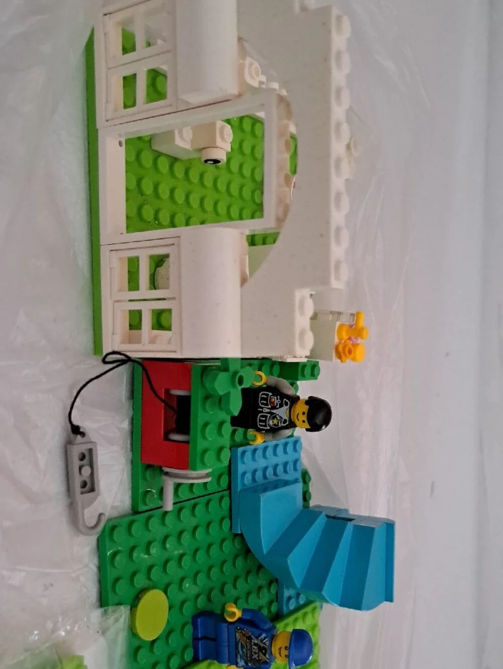 Lego Green, Blue, White Playset Base with Minifigures